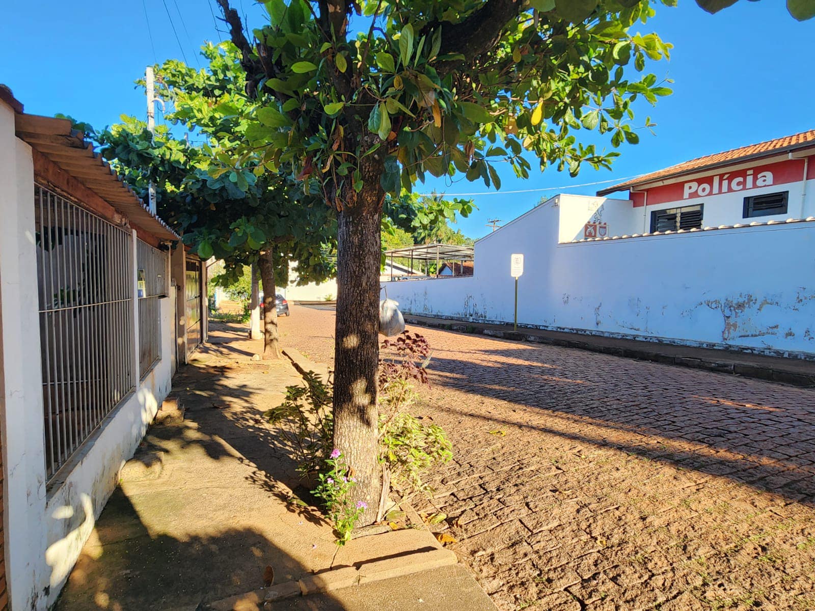 CHÁCARA COM DUAS CASAS RESIDENCIAL, Próximo ao batalhão da Polícia Militar ,Rua Rui Barbosa , n175-Centro