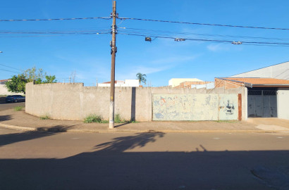 Terreno de esquina Murado na Rua Pará, n 30, Lote 19 da quadra 19 Parque Varotti