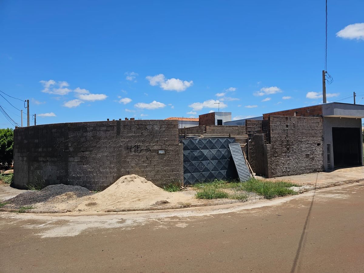 DUAS CASAS RESIDENCIAL UMA EM CONSTRUÇÃO, Rua São Paulo n 415- Parque Varotti