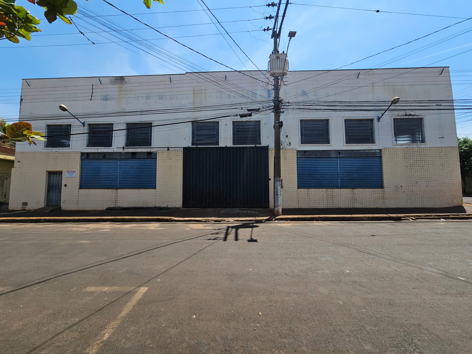 BARRACÃO COMERCIAL (Antigo Bis Bom ), Rua Ambrogio Margutti, n 373- Vila Santa Terezinha