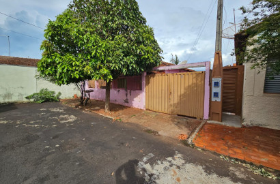 Duas casas Rua Floriano Peixoto, n 07- Jardim Brasil