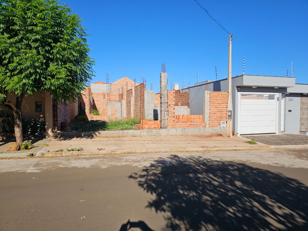 Terreno com Construção - Jardim Maria Marcolino