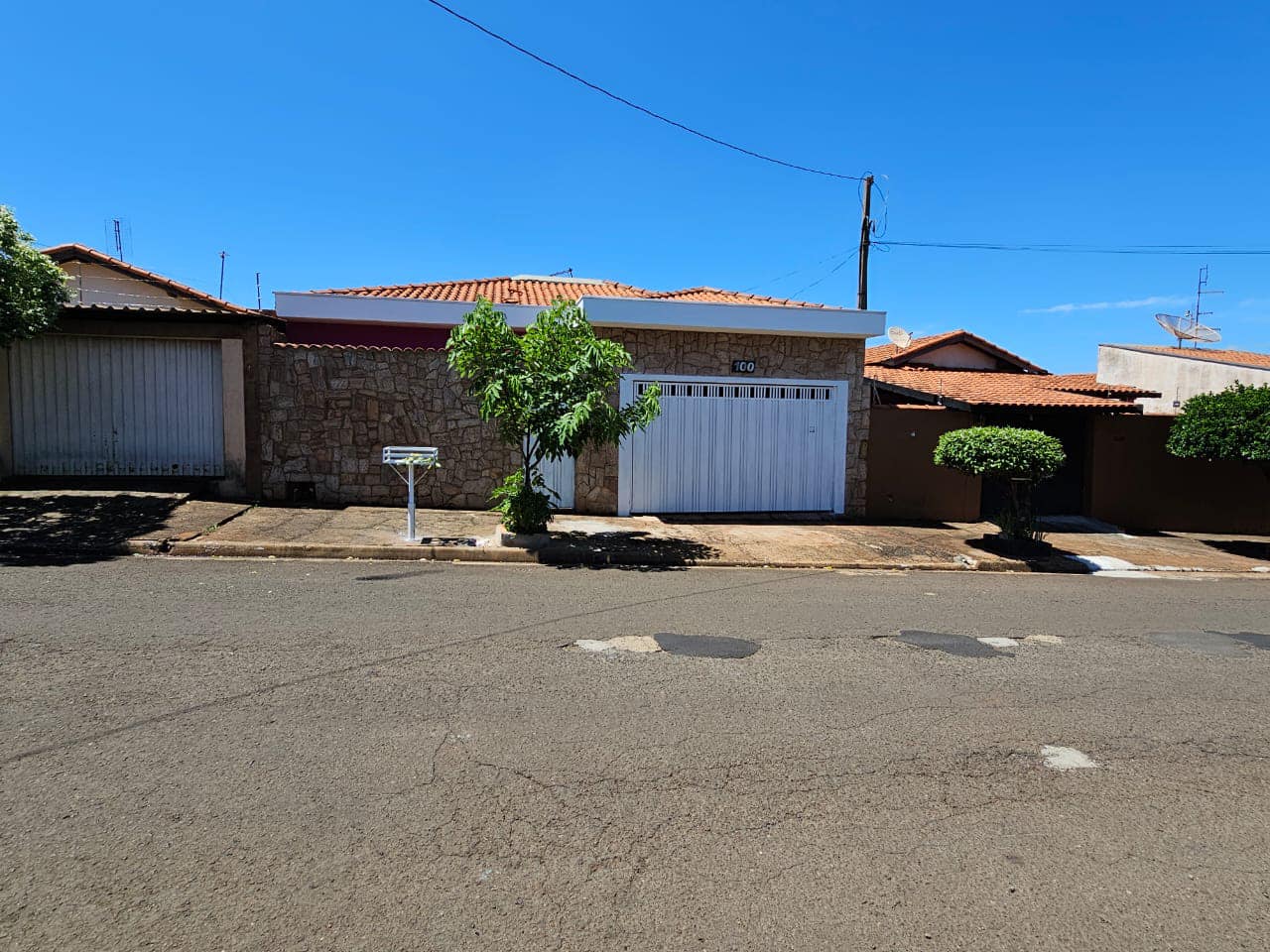 Casa Rua Hidelbrando Deperon, n100- Conjunto Habitacional Duílio Posse