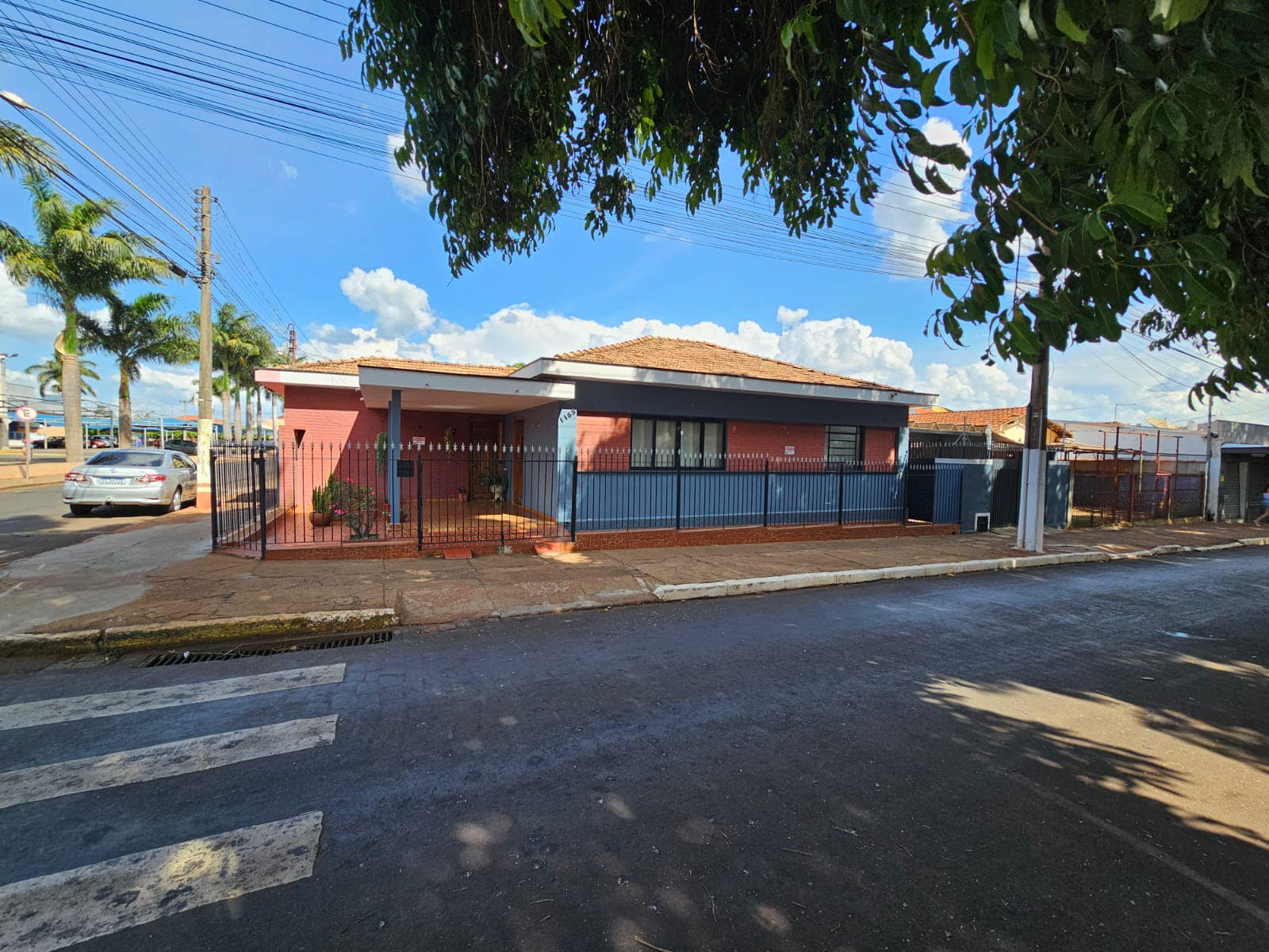 CASA RESIDENCIAL COM SALÃO COMERCIAL, Avenida Quinze de Novembro, n 1165- Centro