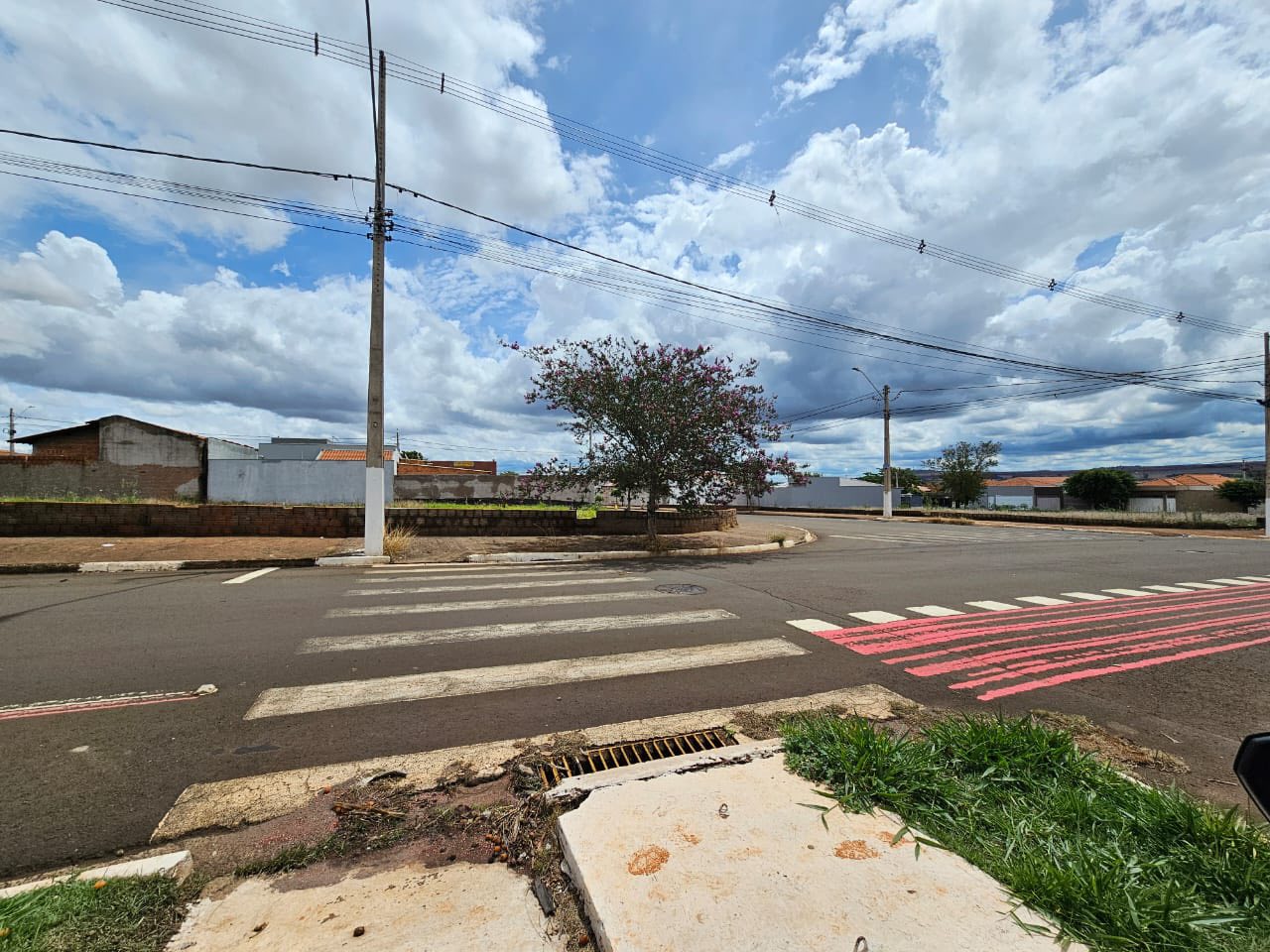 Terreno Esquina Avenida Brasil, n962, Lote 01 da quadra 33- Parque Varotti