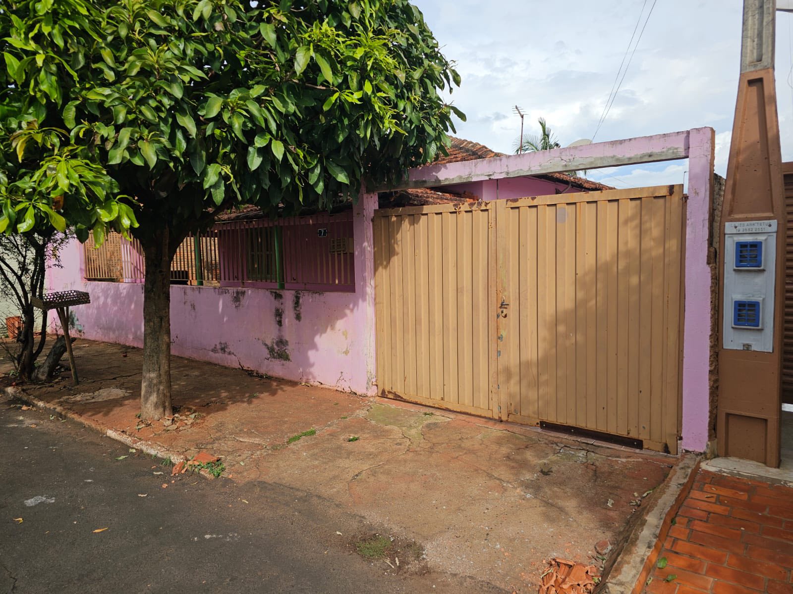 Duas casas Rua Floriano Peixoto, n 07- Jardim Brasil