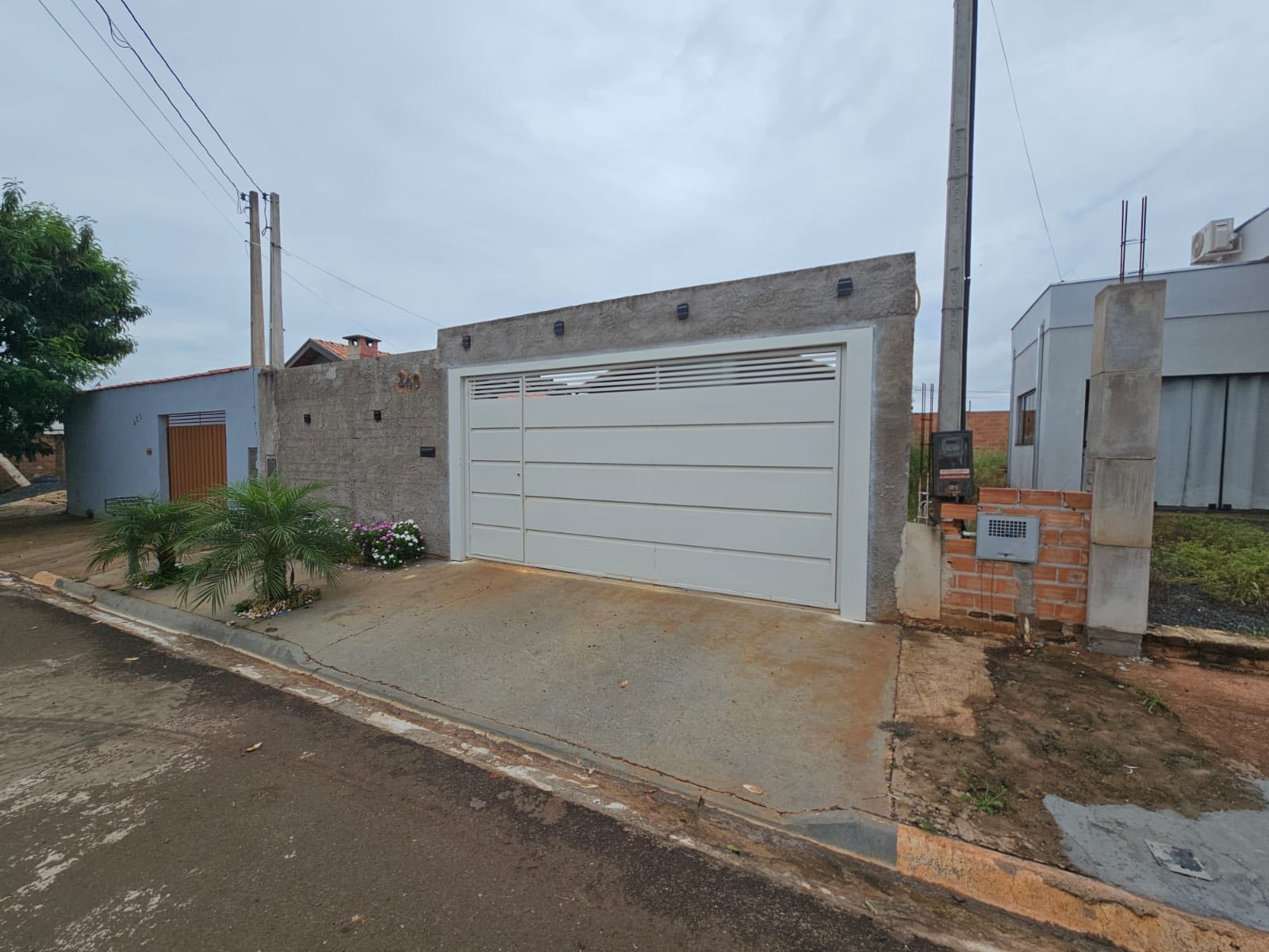 Rua Zenaide Ciccone Guimarães Mello, n 240- Jardim Santa Clara