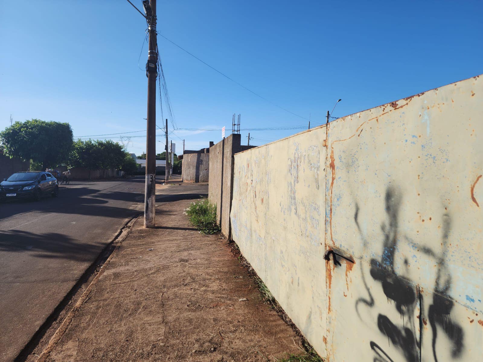 Terreno de esquina Murado na Rua Pará, n 30, Lote 19 da quadra 19 Parque Varotti