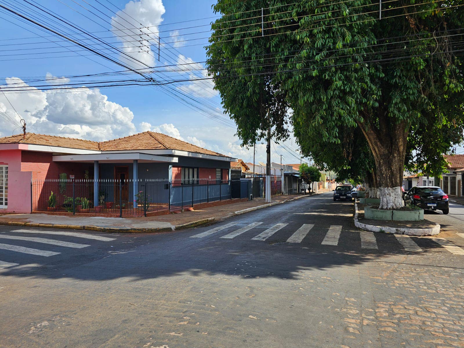 CASA RESIDENCIAL COM SALÃO COMERCIAL, Avenida Quinze de Novembro, n 1165- Centro