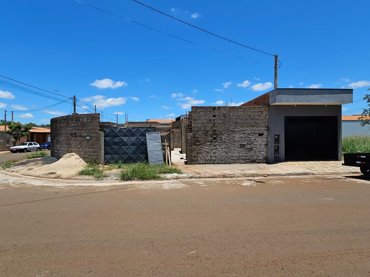 DUAS CASAS RESIDENCIAL UMA EM CONSTRUÇÃO, Rua São Paulo n 415- Parque Varotti