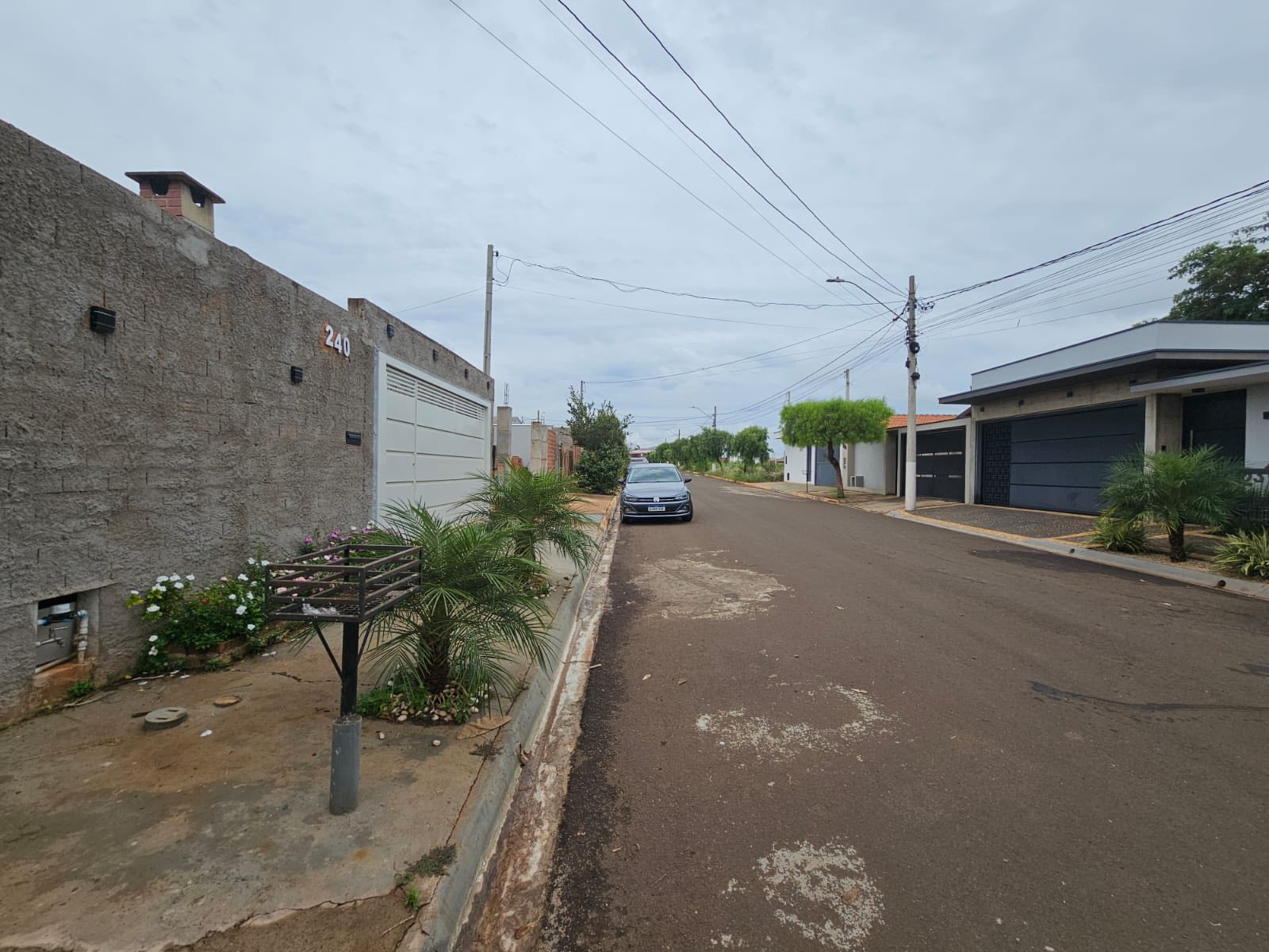 Rua Zenaide Ciccone Guimarães Mello, n 240- Jardim Santa Clara