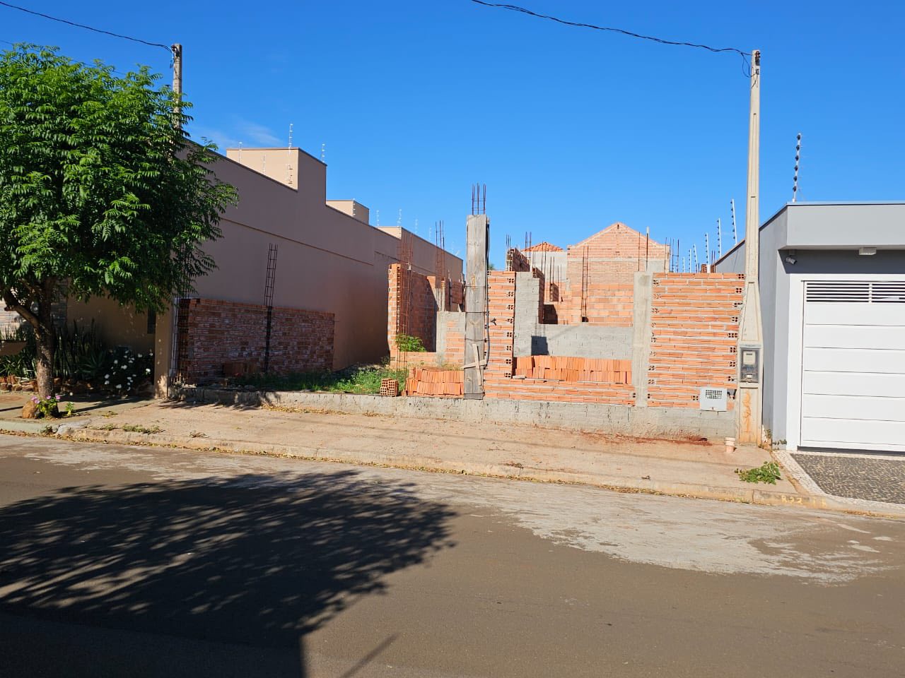 Terreno com Construção - Jardim Maria Marcolino