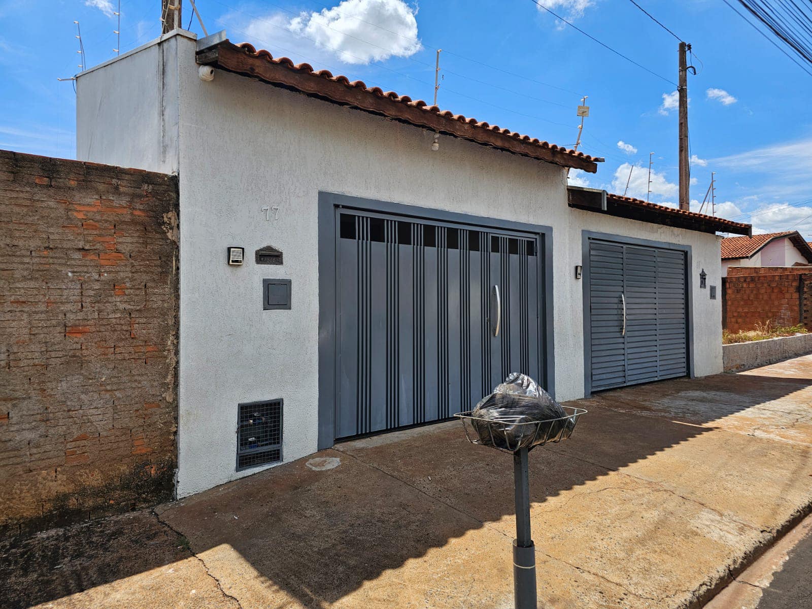 DUAS CASAS RESIDENCIAL (Geminada)Rua Dos Jasmin, n 81 e n77- Jardim Bela Vista