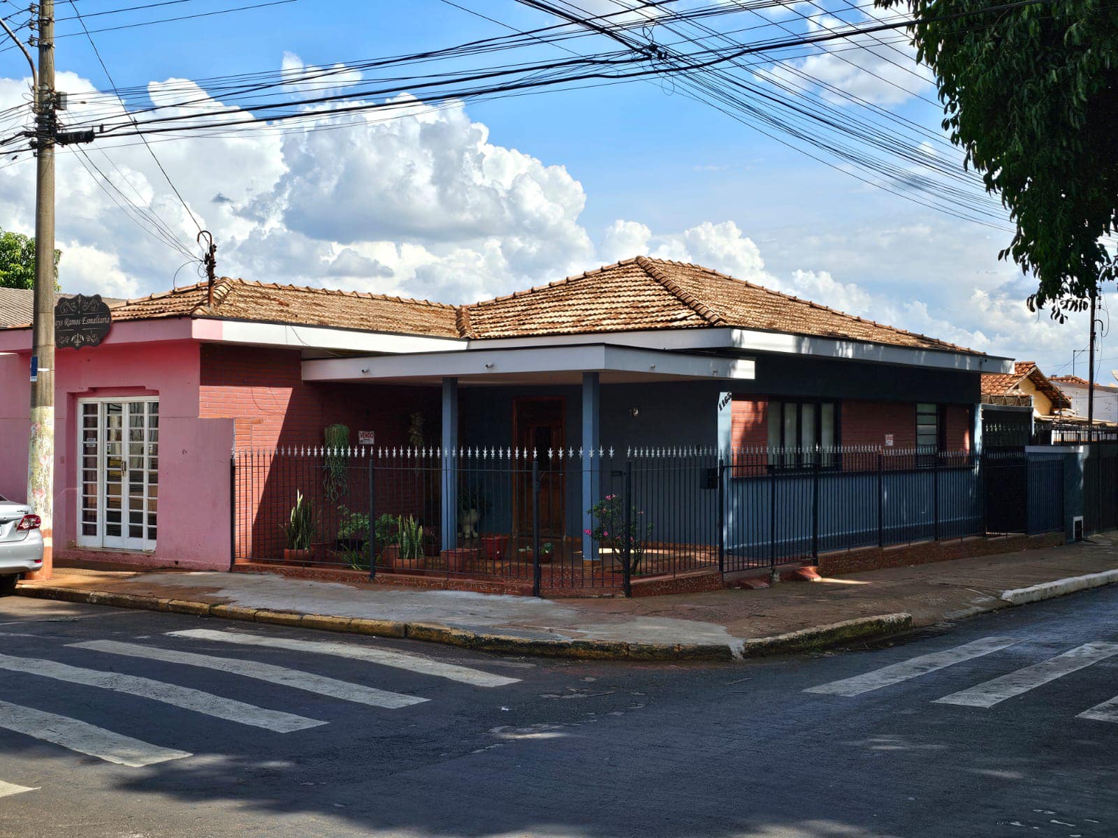 CASA RESIDENCIAL COM SALÃO COMERCIAL, Avenida Quinze de Novembro, n 1165- Centro