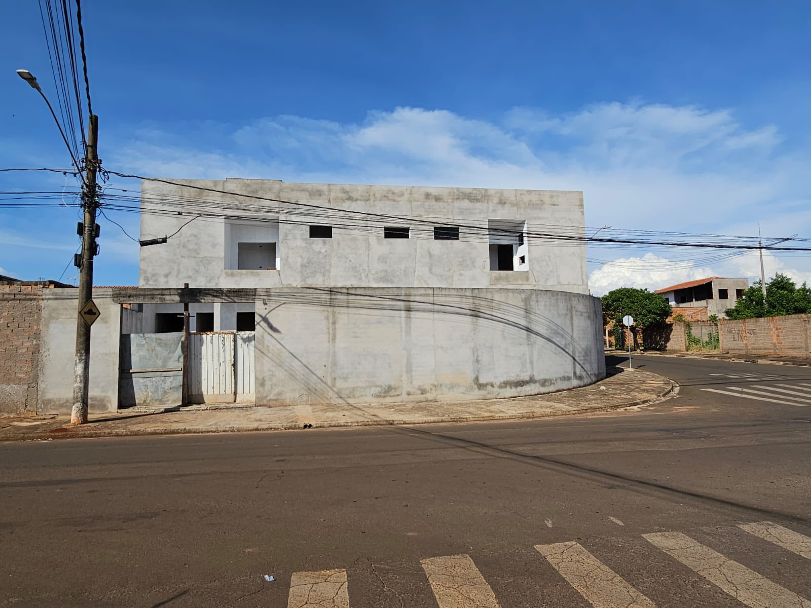 Sobrado Rua Piauí, n 31- Parque Varotti