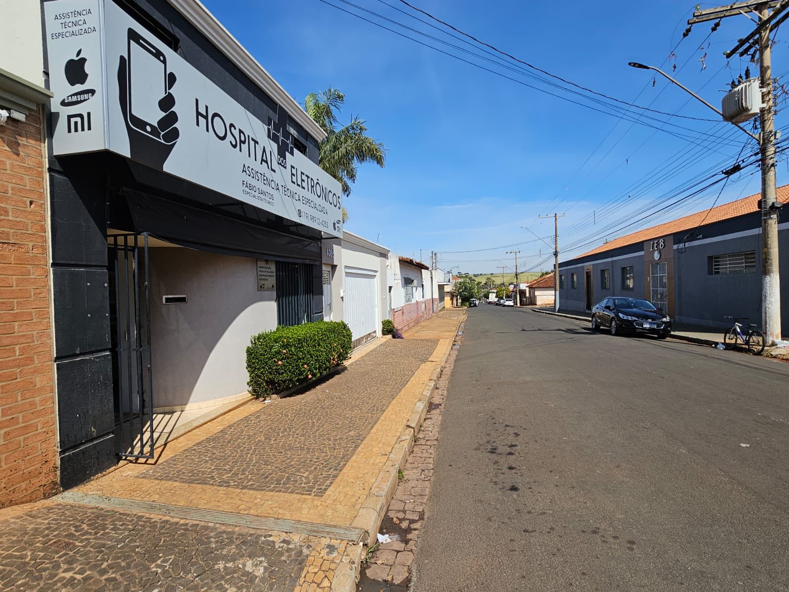 EXCELENTE CASA RESIDENCIAL COM COMÉRCIO - ÓTIMA LOCALIZAÇÃO - CENTRO