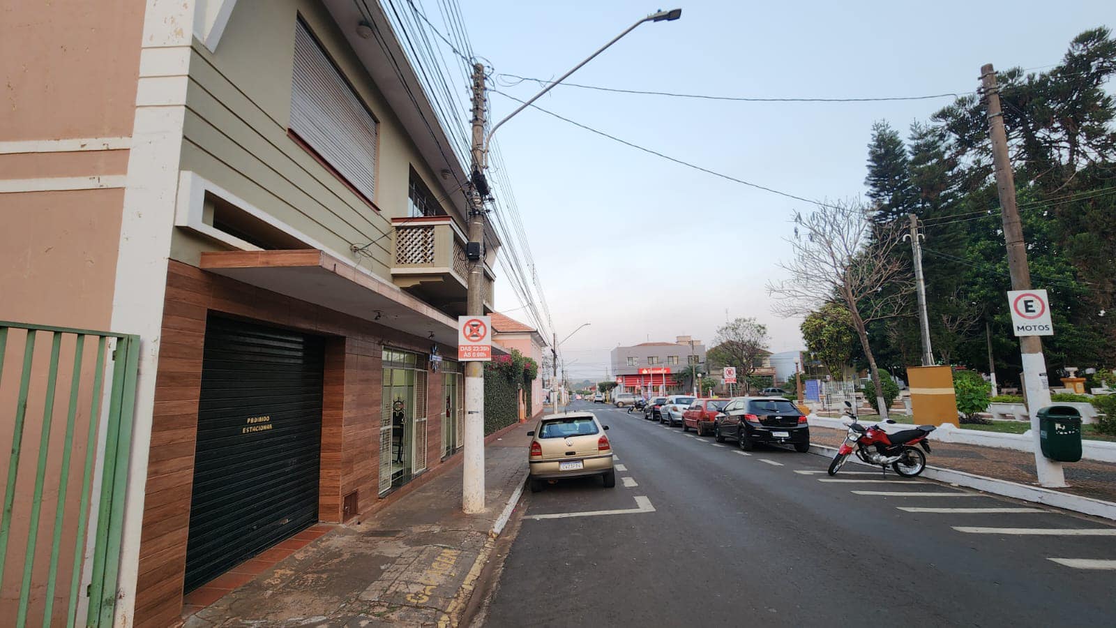 IMÓVEL COMERCIAL E RESIDENCIAL NO CENTRO / ÓTIMA LOCALIZAÇÃO Rua Prudente de Moraes, n527