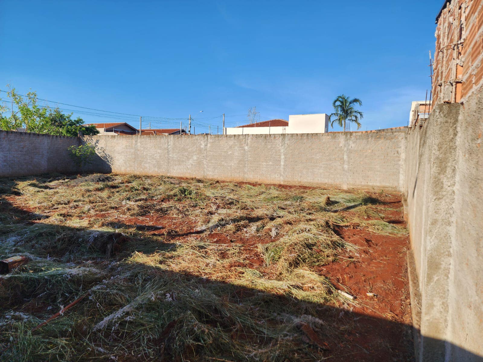 Terreno de esquina Murado na Rua Pará, n 30, Lote 19 da quadra 19 Parque Varotti