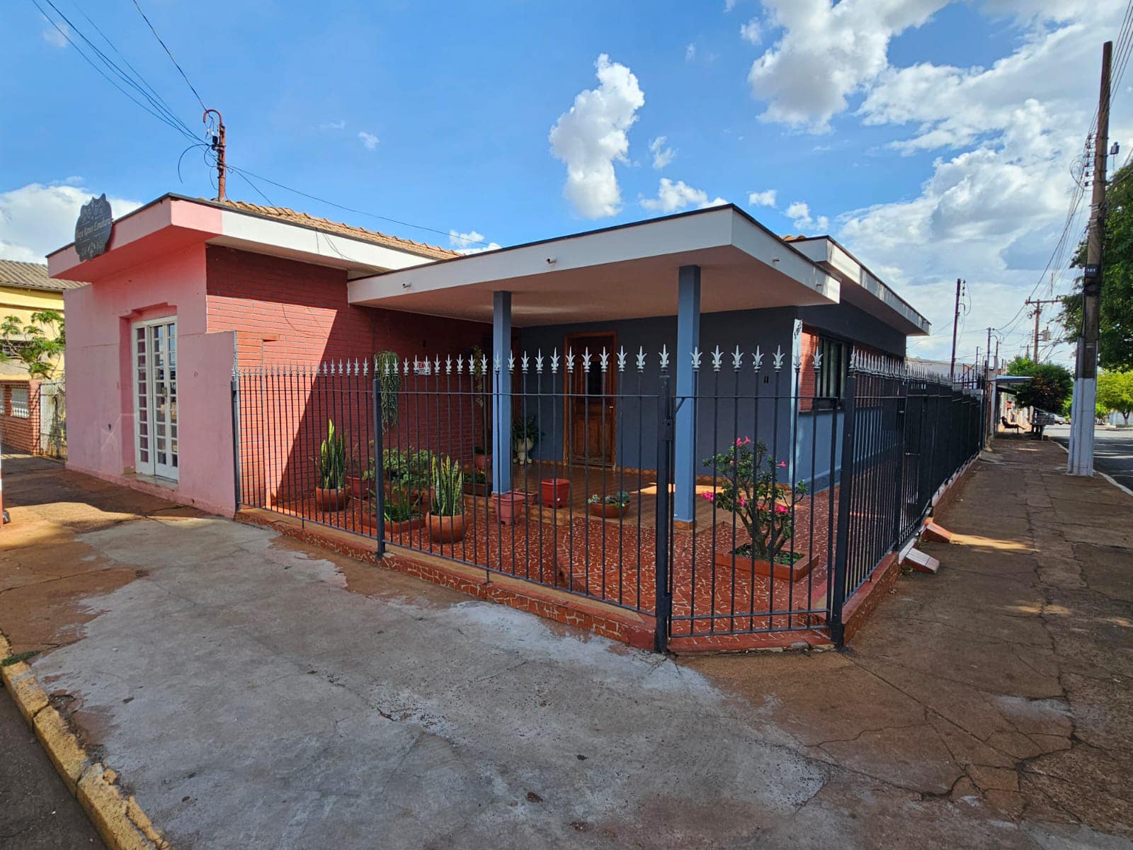 CASA RESIDENCIAL COM SALÃO COMERCIAL, Avenida Quinze de Novembro, n 1165- Centro