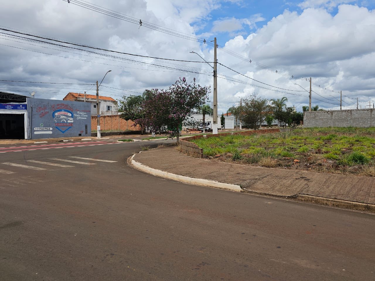 Terreno Esquina Avenida Brasil, n962, Lote 01 da quadra 33- Parque Varotti