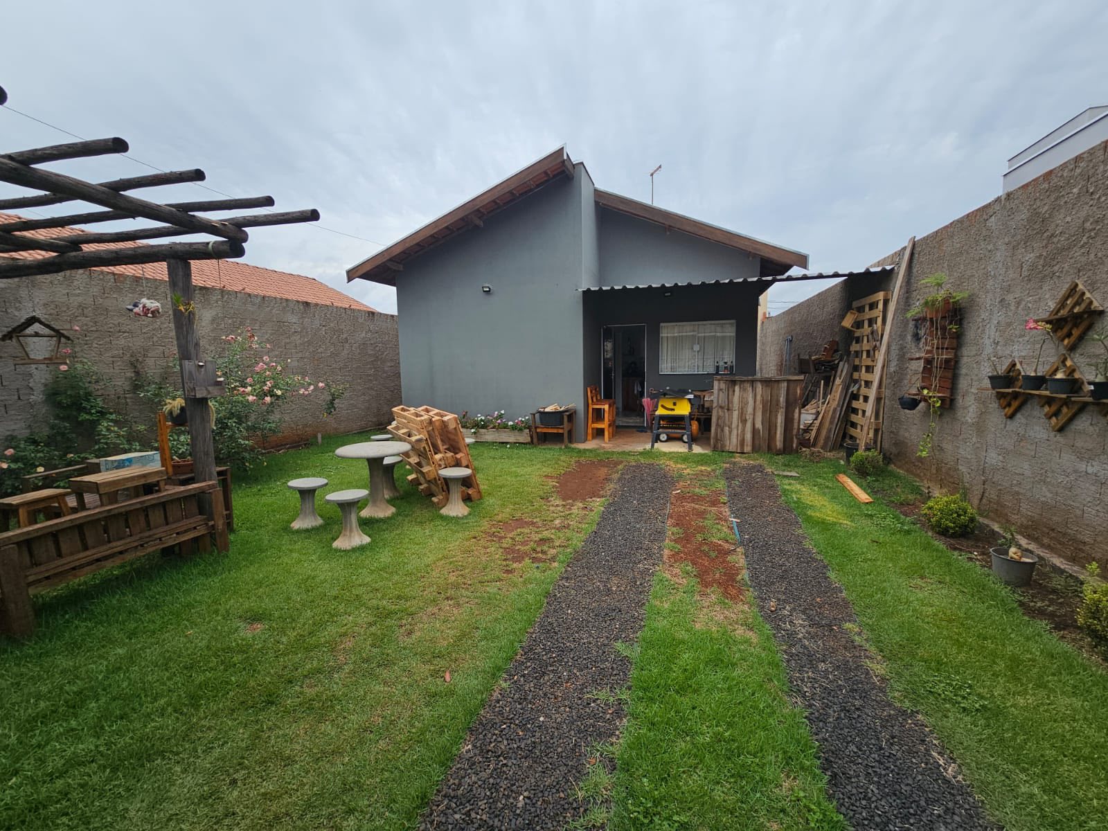 Rua Zenaide Ciccone Guimarães Mello, n 240- Jardim Santa Clara