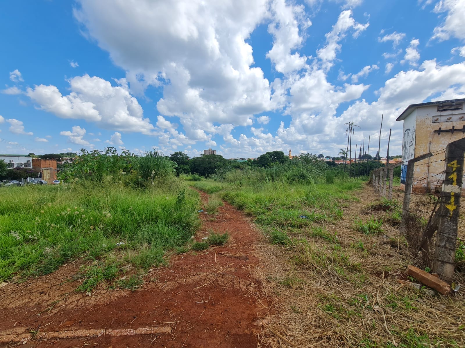 3 TERRENOS EXCELENTE LOCALIZAÇÃO  2 LOTES COM FRENTE PARA  Rua Crispim de Abreu