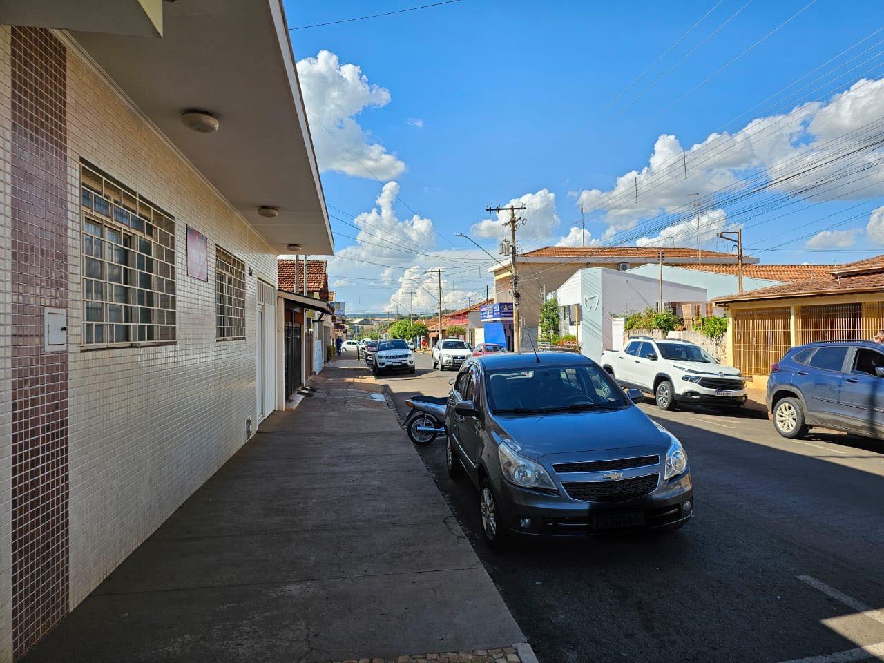 PRÉDIO COMERCIAL/RESIDENCIAL EXCELENTE LOCALIZAÇÃO Rua Treze de Maio, n574- Centro