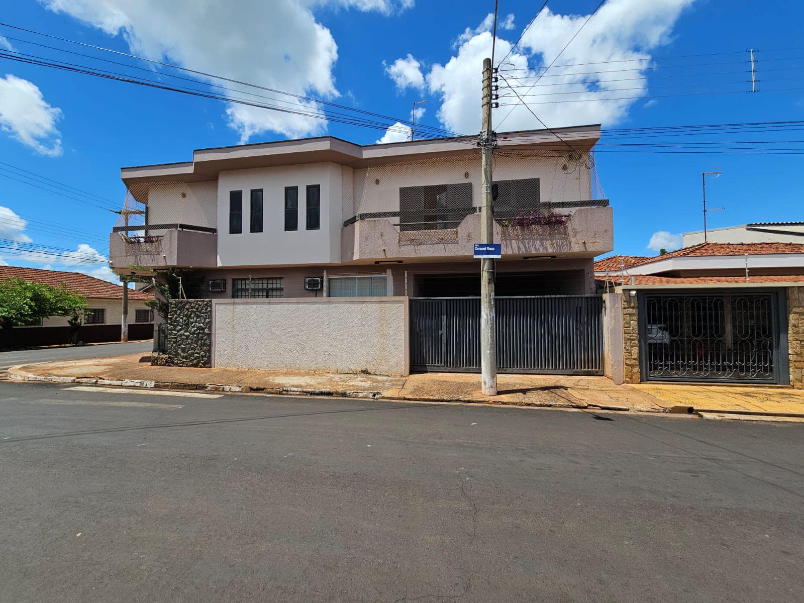 SOBRADO RESIDENCIAL E COMÉRCIO, Rua Coronel Rosa , n 330- Centro