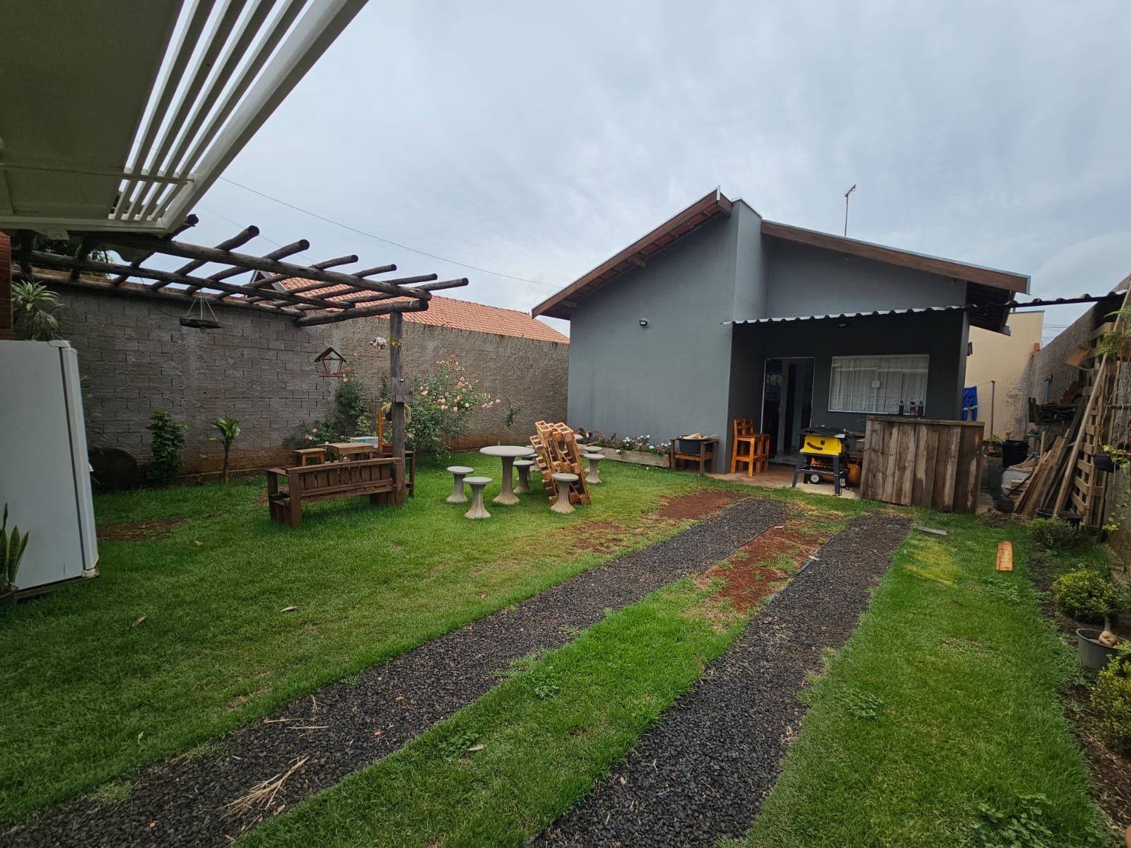 Rua Zenaide Ciccone Guimarães Mello, n 240- Jardim Santa Clara