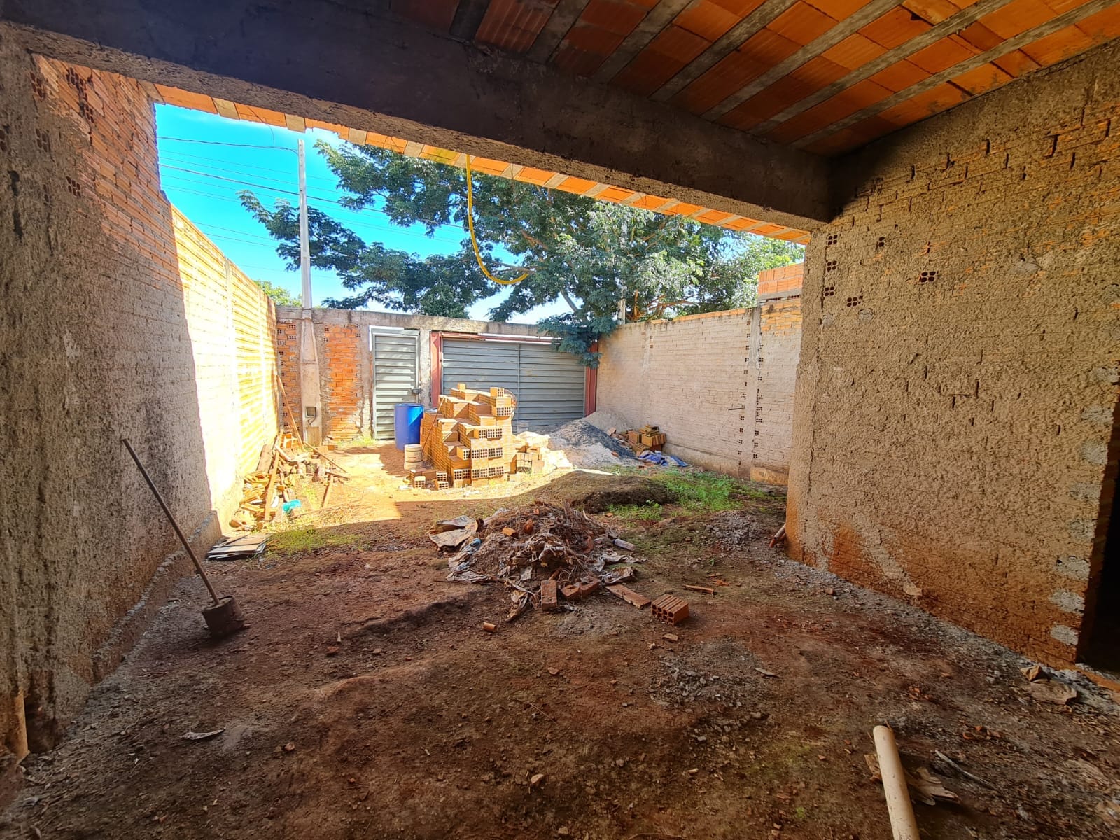 SOBRADO em Construção, na Rua Rio De Janeiro, n 105- Parque Varotti