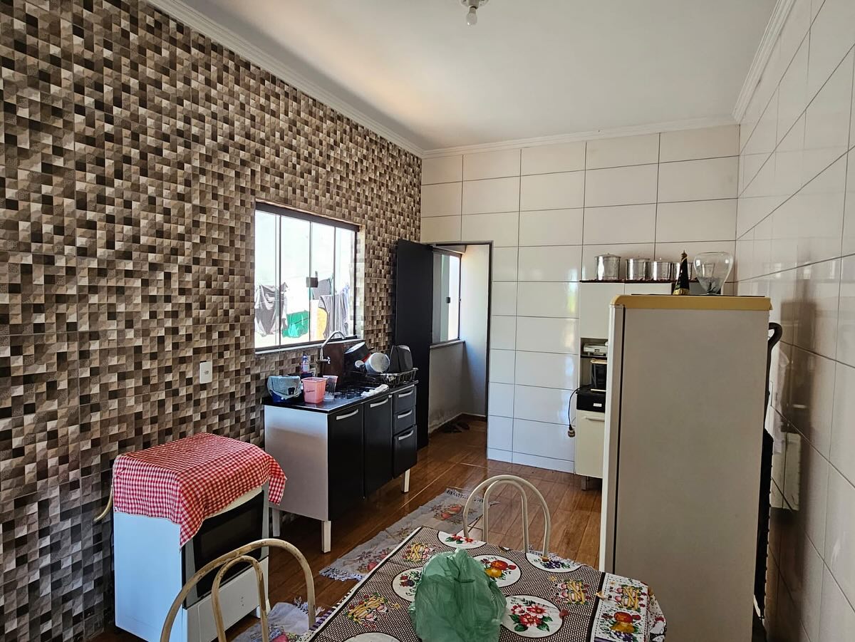 DUAS CASAS RESIDENCIAL UMA EM CONSTRUÇÃO, Rua São Paulo n 415- Parque Varotti