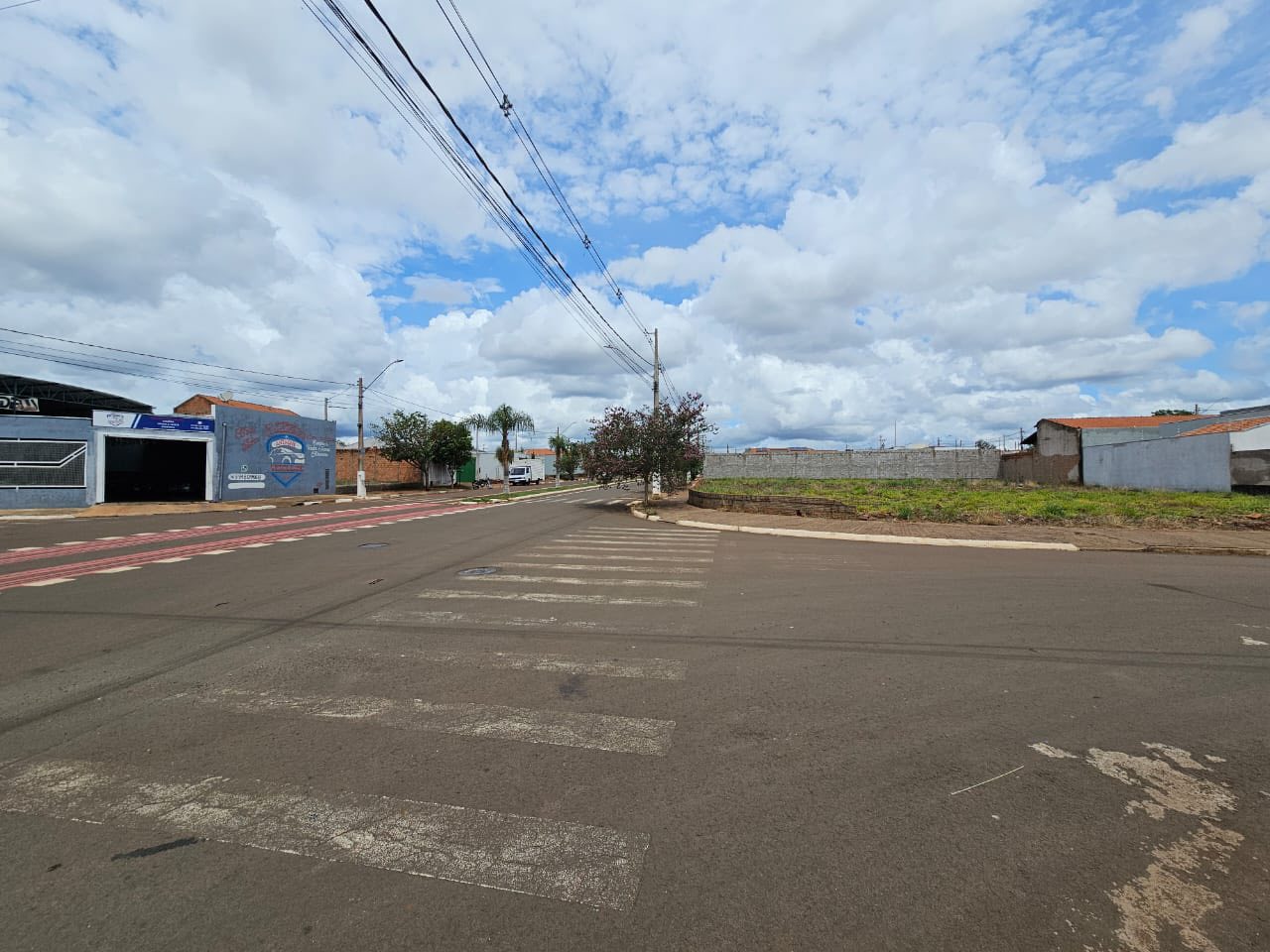 Terreno Esquina Avenida Brasil, n962, Lote 01 da quadra 33- Parque Varotti