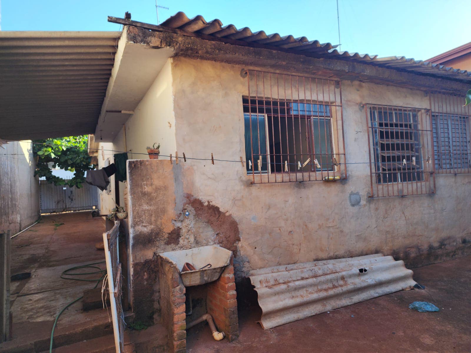 CHÁCARA COM DUAS CASAS RESIDENCIAL, Próximo ao batalhão da Polícia Militar ,Rua Rui Barbosa , n175-Centro