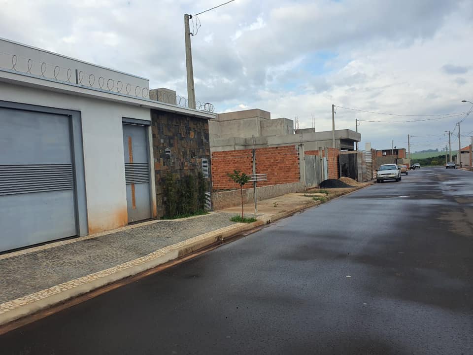 Terreno murado com alicerce para construção  , na Rua Brilhante, n 97- Jardim Milano