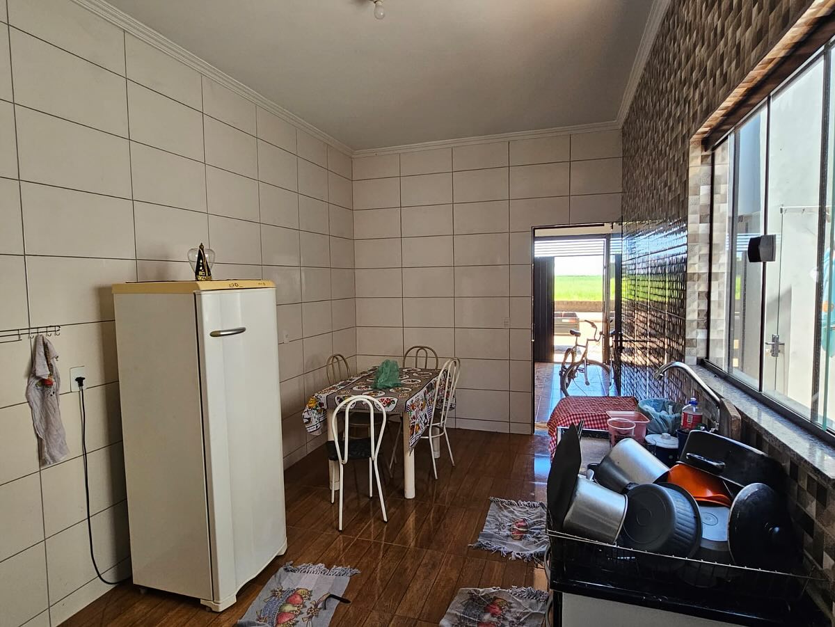 DUAS CASAS RESIDENCIAL UMA EM CONSTRUÇÃO, Rua São Paulo n 415- Parque Varotti