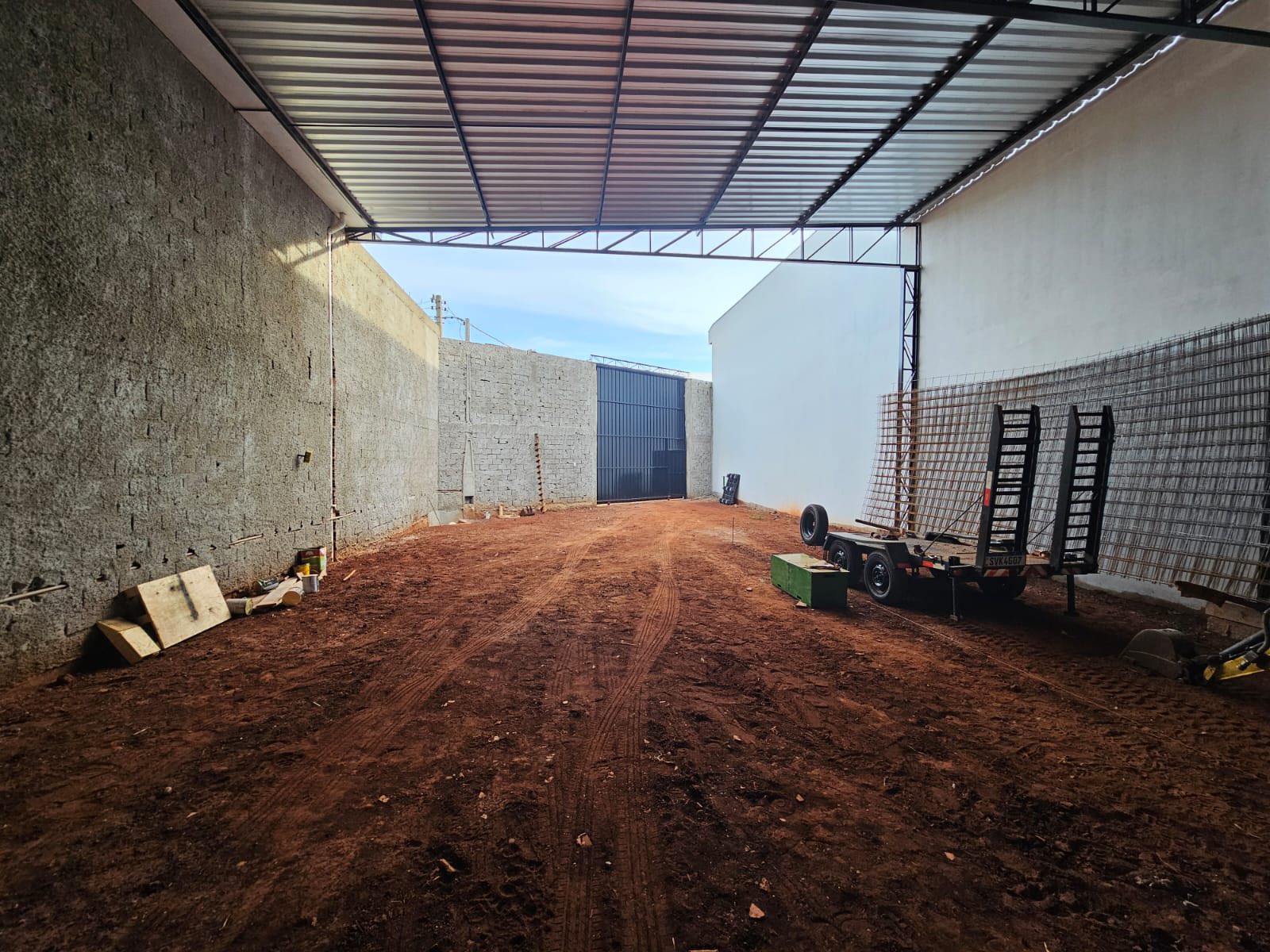 BARRACÃO COMERCIAL  EM CONSTRUÇÃO