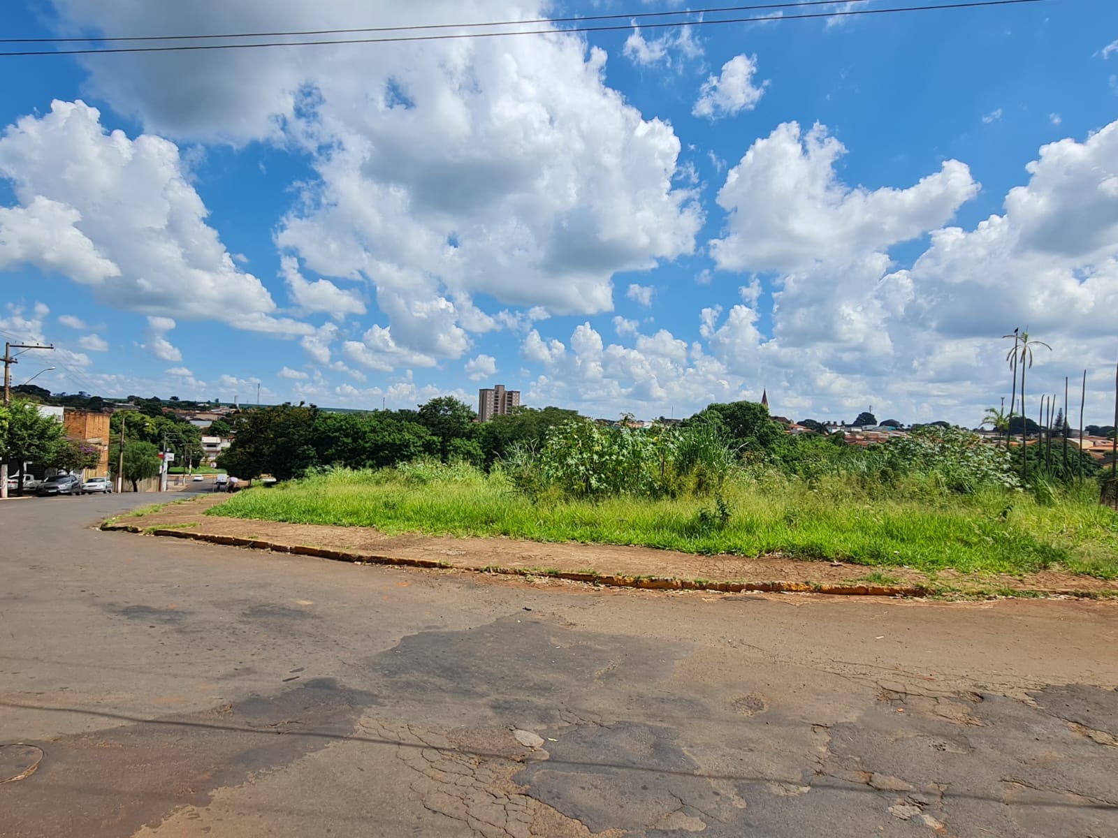 3 TERRENOS EXCELENTE LOCALIZAÇÃO  2 LOTES COM FRENTE PARA  Rua Crispim de Abreu