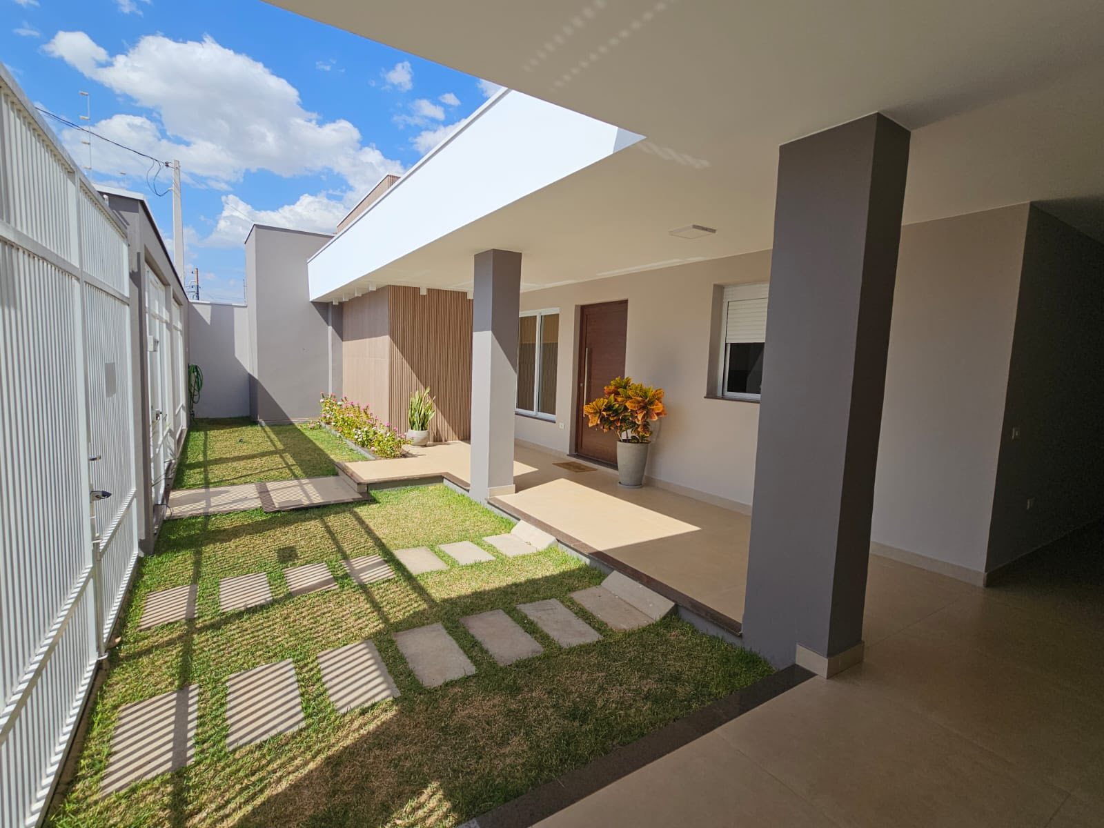 Excelente Casa Residencial - Centro ( Proximo a Praça Central)