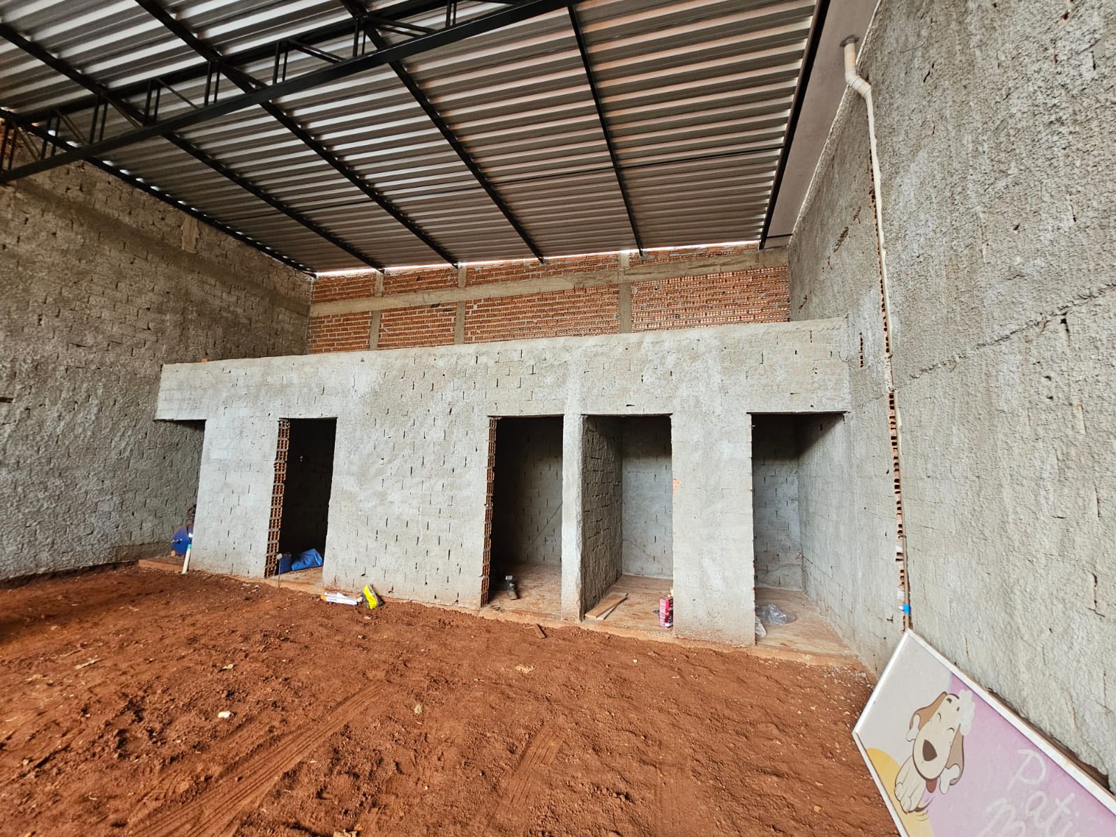 BARRACÃO COMERCIAL  EM CONSTRUÇÃO