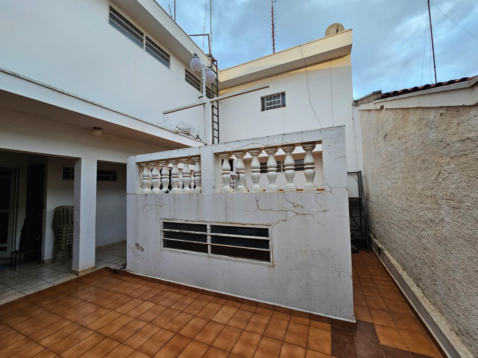 PRÉDIO COMERCIAL/RESIDENCIAL EXCELENTE LOCALIZAÇÃO Rua Treze de Maio, n574- Centro