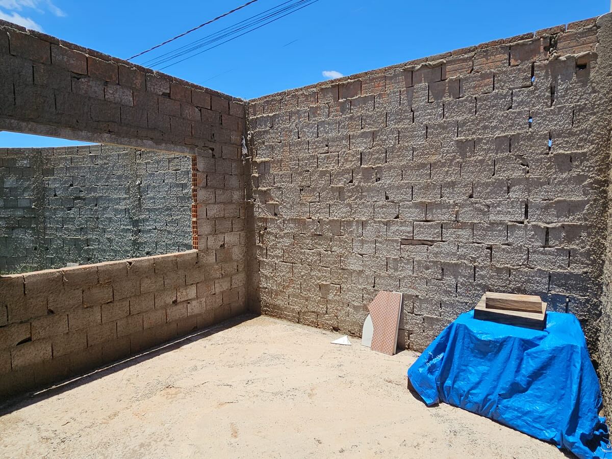 DUAS CASAS RESIDENCIAL UMA EM CONSTRUÇÃO, Rua São Paulo n 415- Parque Varotti