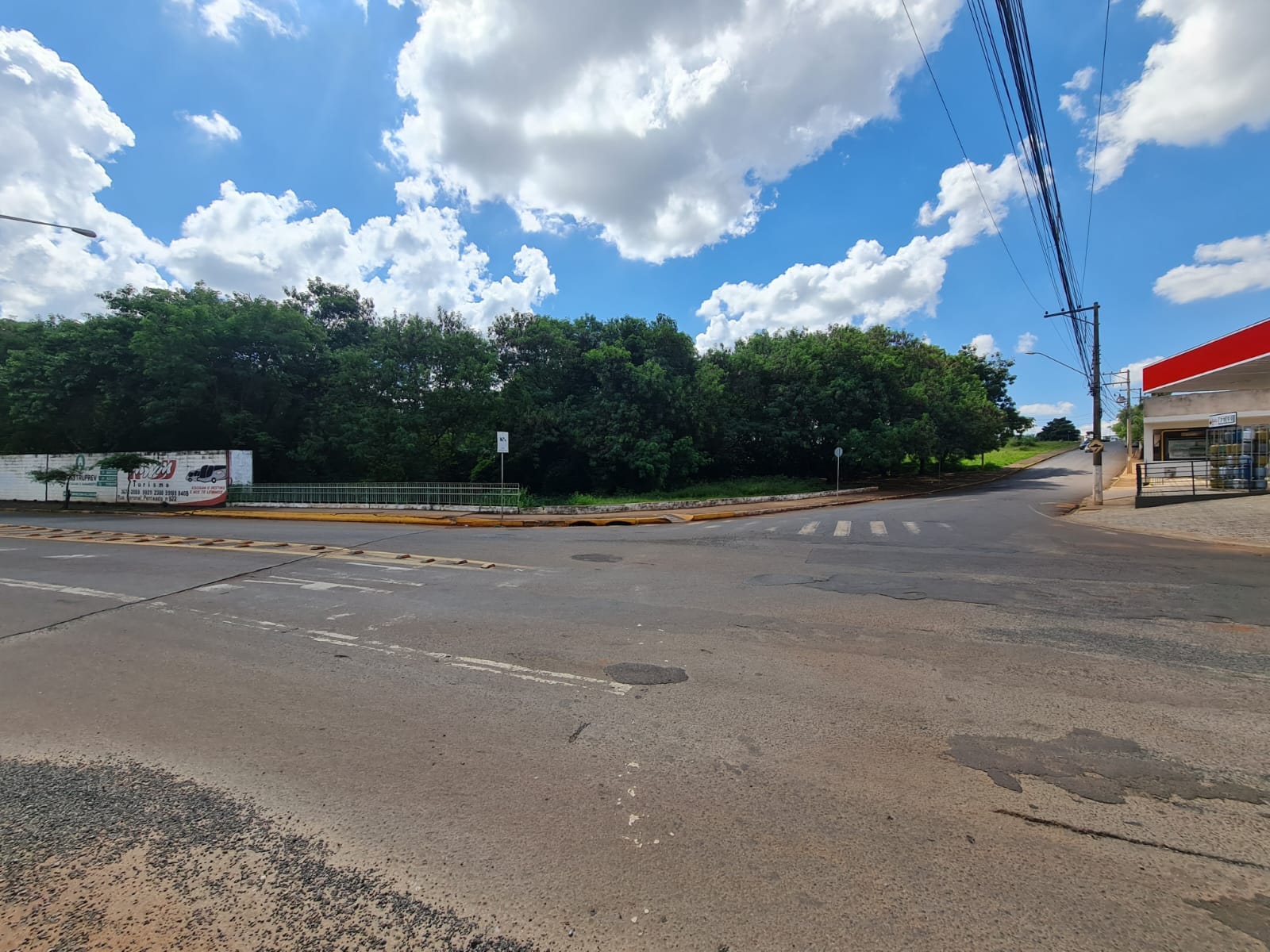 3 TERRENOS EXCELENTE LOCALIZAÇÃO  2 LOTES COM FRENTE PARA  Rua Crispim de Abreu