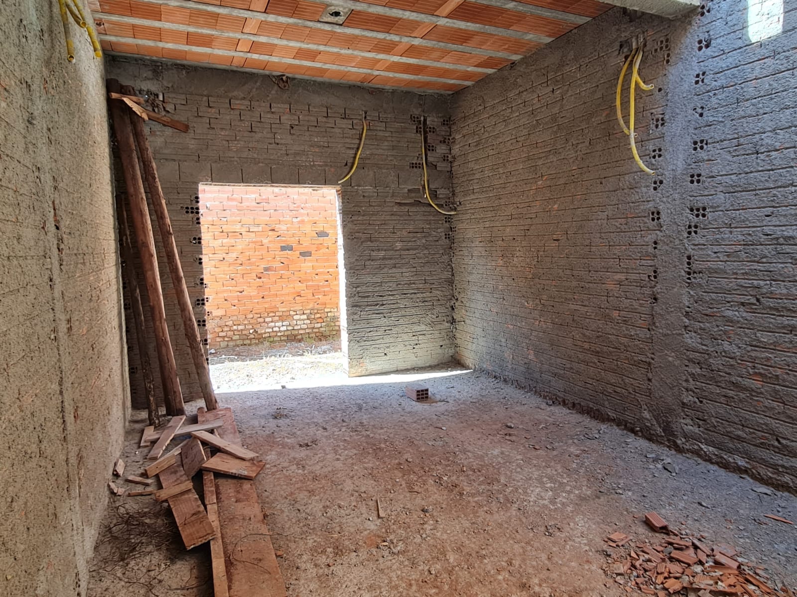 SOBRADO em Construção, na Rua Rio De Janeiro, n 105- Parque Varotti