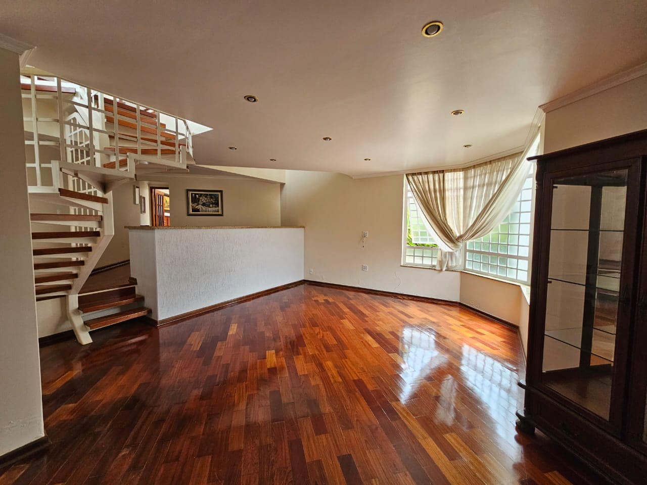 SOBRADO RESIDENCIAL DE ALTO PADRÃO ,Rua Ferrucio de Fiori, n370 ( com saída para rua Claudia ) - Jardim São Carlos