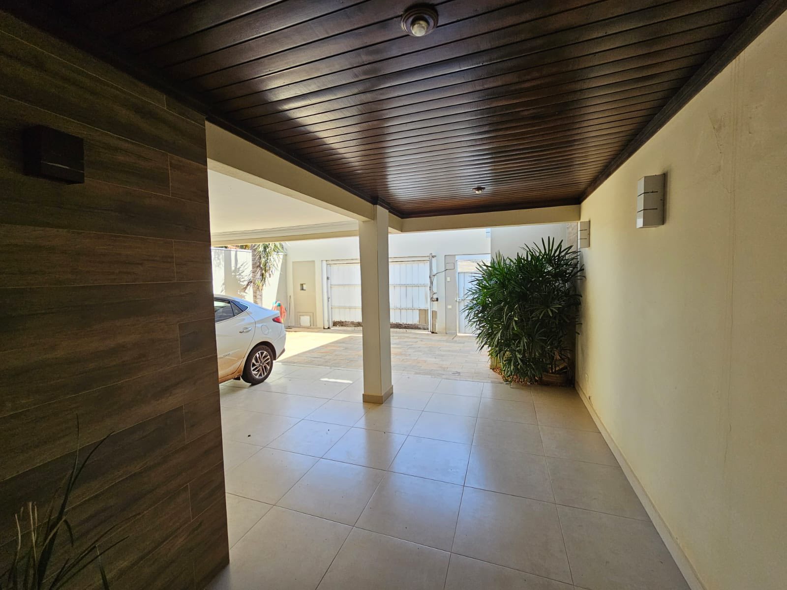 EXCELENTE CASA RESIDENCIAL COM COMÉRCIO - ÓTIMA LOCALIZAÇÃO - CENTRO