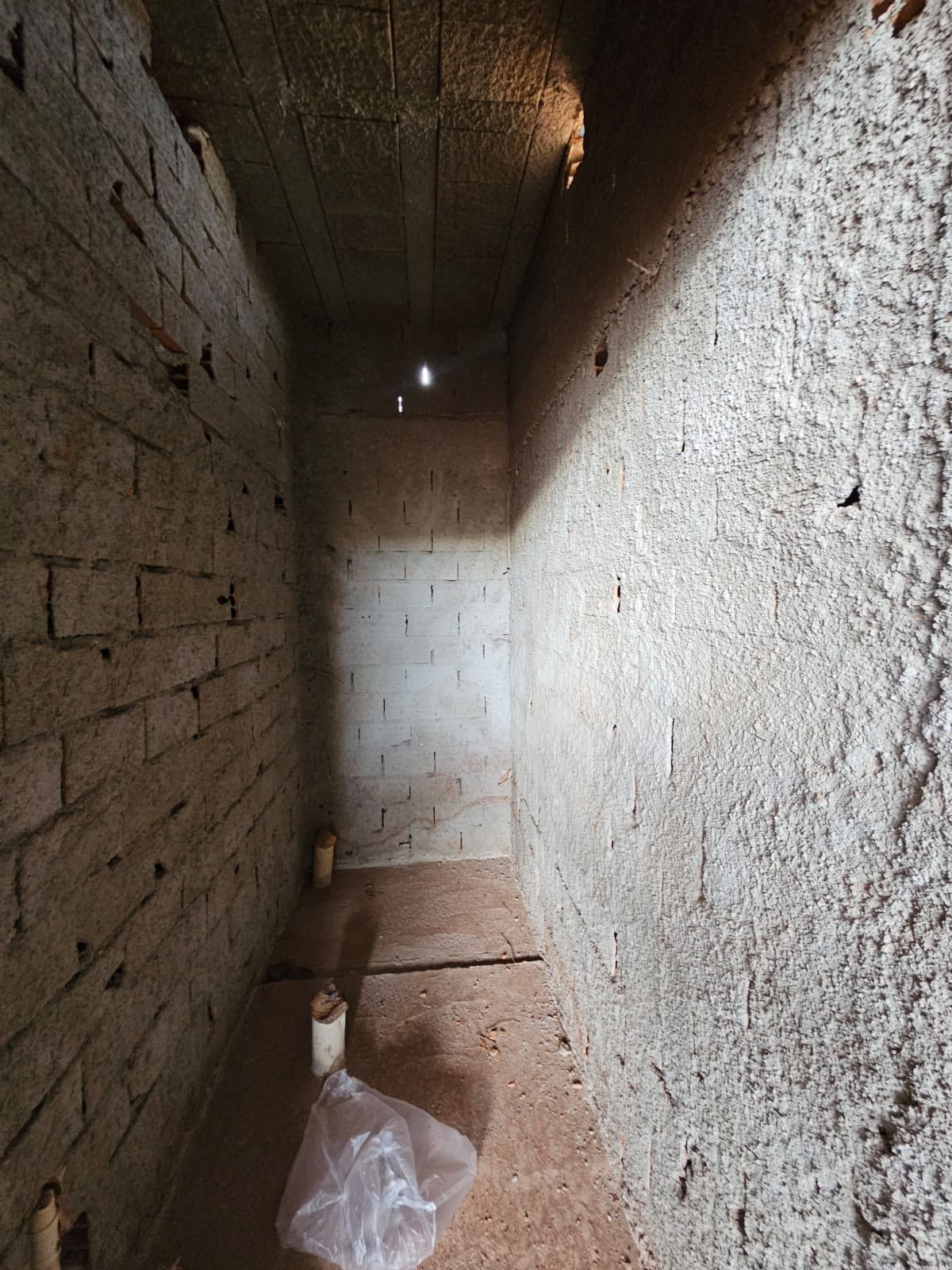 BARRACÃO COMERCIAL  EM CONSTRUÇÃO