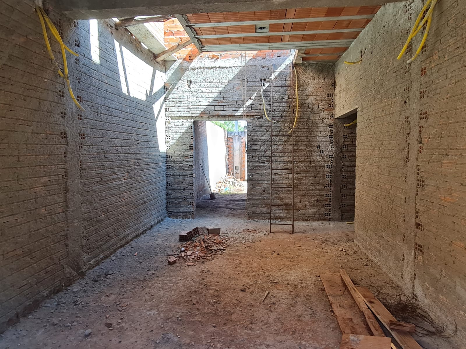 SOBRADO em Construção, na Rua Rio De Janeiro, n 105- Parque Varotti