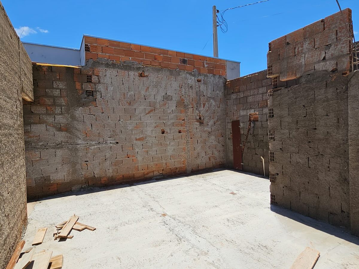 DUAS CASAS RESIDENCIAL UMA EM CONSTRUÇÃO, Rua São Paulo n 415- Parque Varotti