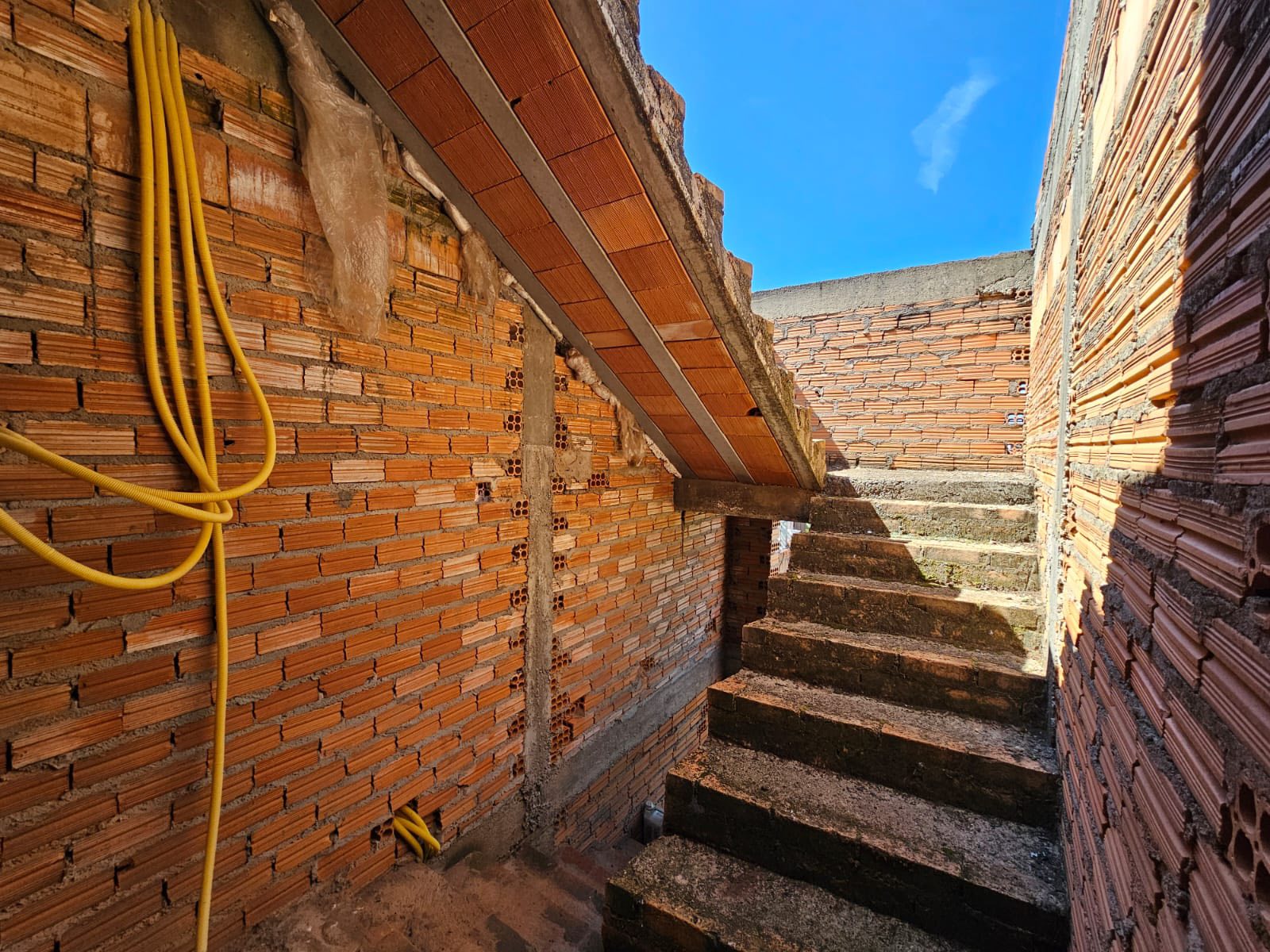 SOBRADO EM FASE DE ACABAMENTO FINAL  Rua Sergipe , n 285- Parque Varotti