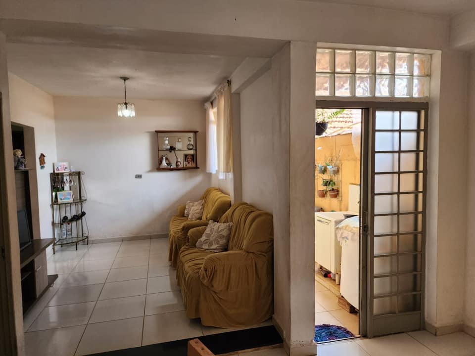 Casa com Ponto Comercial Rua Manoel Pires de Campos , n 122- Vila Santa Terezinha